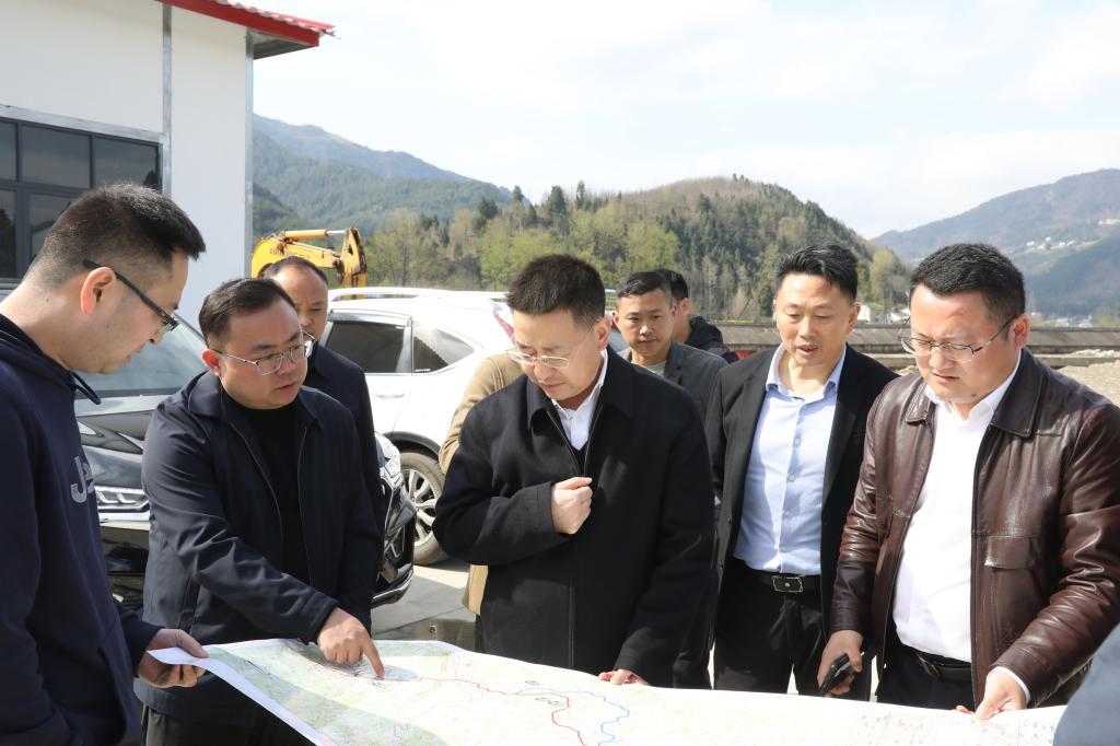 余飞宇调研重点项目建设推进工作
