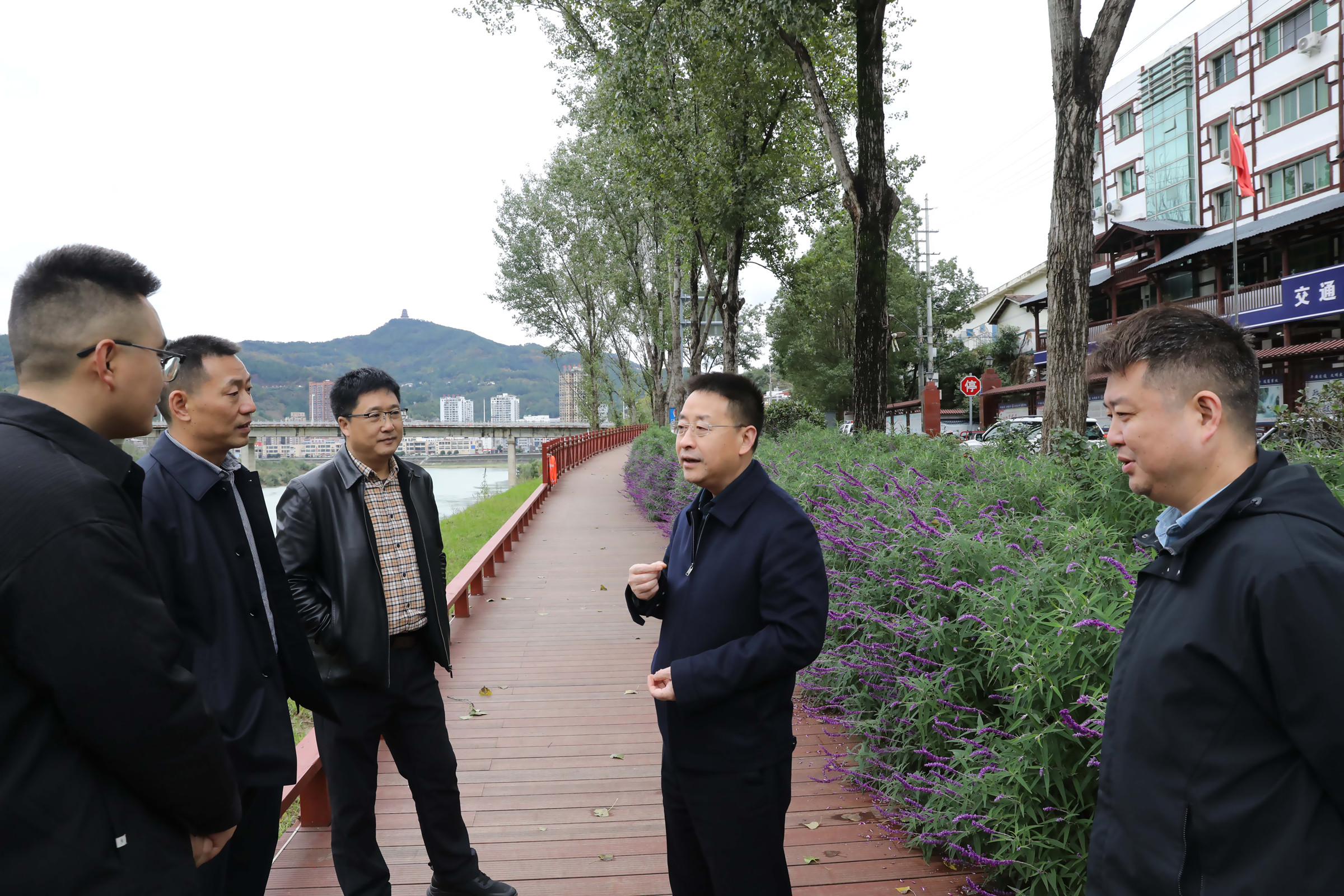 余飞宇调研城市建设工作